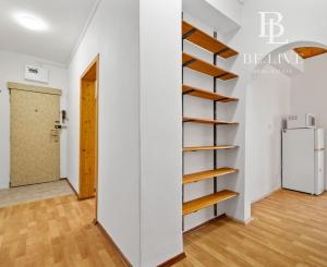 PREDANÝ- BE.LIVE COMPANY - NA PREDAJ - NADŠTANDARDNE VEĽKÝ 1-IZBOVÝ BYT S BALKÓNOM – SKVELÁ DISPOZÍCIA A NÁDHERNÝ VÝHĽAD - CHROBÁKOVÁ -DÚBRAVKA