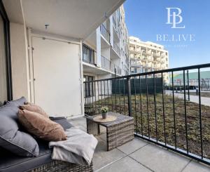 OFF PONUKA-NA PREDAJ – KOMPLETNE ZARIADENÝ 1-IZBOVÝ APARTMÁN S PRIESTRANNOU LOGGIOU – NOVOSTAVBA RENDEZ – RAČA