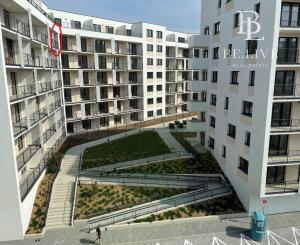 OFF PONUKA - NA PREDAJ – KOMPLETNE ZARIADENÝ 1-IZBOVÝ APARTMÁN S LOGGIOU – NOVOSTAVBA RENDEZ – RAČA