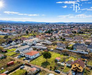 BE.LIVE COMPANY – NA PREDAJ SLNEČNÝ POZEMOK - TICHÁ LOKALITA - BLÍZKO CENTRA - MALACKY