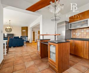 BE.LIVE COMPANY- PREDAJ- 4-IZBOVÝ- RODINNÝ DOM- S GARÁŽOU- VÍRIVKOU- VEĽKOU ZÁHRADOU- TUREŇ- SENEC