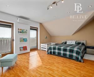 BE.LIVE COMPANY- PREDAJ- 4-IZBOVÝ- RODINNÝ DOM- S GARÁŽOU- VÍRIVKOU- VEĽKOU ZÁHRADOU- TUREŇ- SENEC