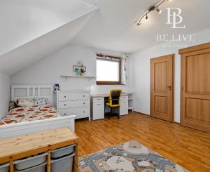 BE.LIVE COMPANY- PREDAJ- 4-IZBOVÝ- RODINNÝ DOM- S GARÁŽOU- VÍRIVKOU- VEĽKOU ZÁHRADOU- TUREŇ- SENEC