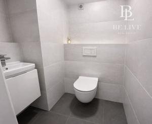 BE.LIVE COMPANY- NA PREDAJ – NADŠTANDARDNÝ 4-IZBOVÝ BYT PO KOMPLETNEJ REKONŠTRUKCII – GARÁŽOVÉ STÁTIE A PIVNICA V CENE - CUBICON - KARLOVA VES