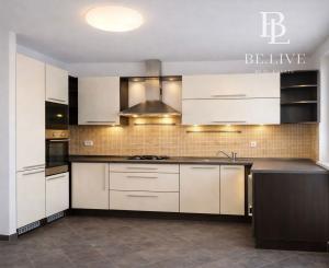 BE.LIVE COMPANY - NA PREDAJ – VEĽKORYSÝ 3-IZBOVÝ BYT S 4 BALKÓNMI – VEĽKÁ PIVNICA - PARKING - STUPAVA, DLHÁ ULICA