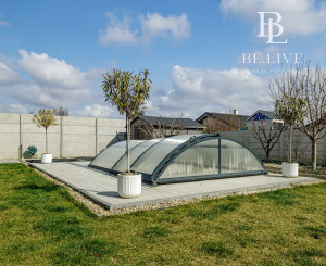 BE.LIVE COMPANY- 4-IZBOVÝ- DIZAJNOVÝ-BUNGALOV- BAZÉN- MILOSLAVOV