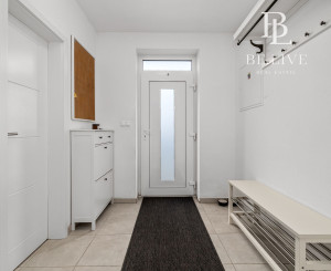 BE.LIVE COMPANY- 4-IZBOVÝ- DIZAJNOVÝ-BUNGALOV- BAZÉN- MILOSLAVOV