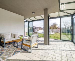 BE.LIVE COMPANY- 4-IZBOVÝ- DIZAJNOVÝ-BUNGALOV- BAZÉN- MILOSLAVOV