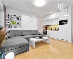 BE.LIVE COMPANY | NA PREDAJ | ŠTÝLOVÝ 1-IZBOVÝ BYT | ZARIADENÝ NA MIERU | BALKÓN | KOBKA V CENE | TEHELNÉ POLE - BAJKALSKÁ