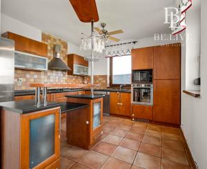 BE.LIVE COMPANY- PREDAJ- 4-IZBOVÝ- RODINNÝ DOM- GARÁŽ- VÍRIVKA- VEĽKÝ POZEMOK- TUREŇ- SENEC 