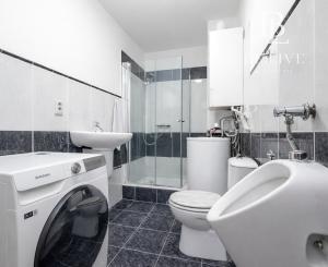 BE.LIVE COMPANY- PREDAJ- 4-IZBOVÝ- RODINNÝ DOM- GARÁŽ- VÍRIVKA- VEĽKÝ POZEMOK- TUREŇ- SENEC 