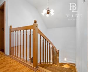 BE.LIVE COMPANY- PREDAJ- 4-IZBOVÝ- RODINNÝ DOM- GARÁŽ- VÍRIVKA- VEĽKÝ POZEMOK- TUREŇ- SENEC 