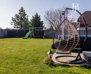 BE.LIVE COMPANY- PREDAJ- 4-IZBOVÝ- RODINNÝ DOM- GARÁŽ- VÍRIVKA- VEĽKÝ POZEMOK- TUREŇ- SENEC 