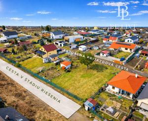 BE.LIVE COMPANY – NA PREDAJ SLNEČNÝ POZEMOK - TICHÁ LOKALITA - BLÍZKO CENTRA - MALACKY