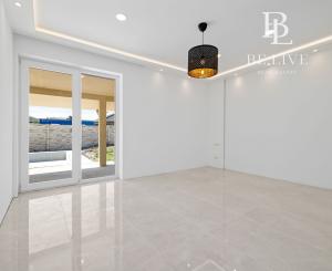 BE.LIVE COMPANY- PREDAJ- 4-IZBOVÝ- NADŠTANDARTNÝ- BUNGALOV- BAZÉN– MILOSLAVOV