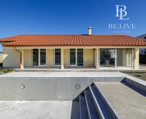BE.LIVE COMPANY- PREDAJ- 4-IZBOVÝ- NADŠTANDARTNÝ- BUNGALOV- BAZÉN– MILOSLAVOV