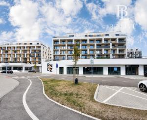 BE.LIVE COMPANY- NA PRENÁJOM- 2-IZBOVÝ BYT- TERASA- GARÁŽOVÉ STÁTIE- RAČA- EDUARDA WENZLA- RENDEZ 
