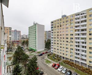 REZERVOVANÝ-BE.LIVE COMPANY-PREDAJ- KRÁSNY- 3-IZBOVÝ- BYT- PETRŽALKA