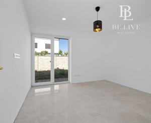 BE.LIVE COMPANY- PREDAJ- 4-IZBOVÝ MODERNÝ BUNGALOV S BAZÉNOM- MILOSLAVOV
