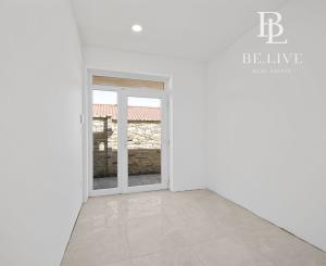 BE.LIVE COMPANY- PREDAJ- 4-IZBOVÝ MODERNÝ BUNGALOV S BAZÉNOM- MILOSLAVOV