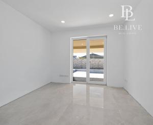 BE.LIVE COMPANY- PREDAJ- 4-IZBOVÝ MODERNÝ BUNGALOV S BAZÉNOM- MILOSLAVOV
