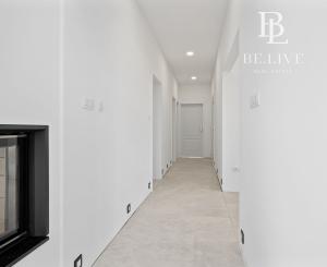 BE.LIVE COMPANY- PREDAJ- 4-IZBOVÝ MODERNÝ BUNGALOV S BAZÉNOM- MILOSLAVOV