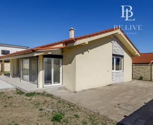 BE.LIVE COMPANY- PREDAJ- 4-IZBOVÝ MODERNÝ BUNGALOV S BAZÉNOM- MILOSLAVOV