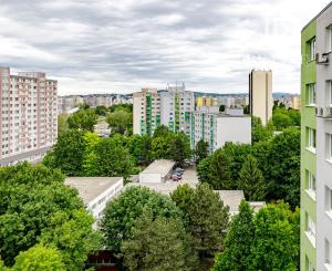REZERVOVANÝ- BE.LIVE COMPANY- PREDAJ- 4- IZBOVÝ – TOPOLČIANSKA- PETRŽALKA