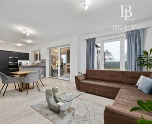 PREDANÉ- BE.LIVE COMPANY- PREDAJ- 2-IZBOVÝ- BYT- ZIMNÁ ZÁHRADA- POZEMOK- MALÝ BIEL- SENEC