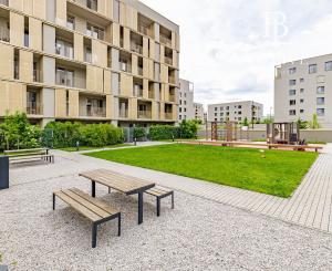 BE.LIVE COMPANY- NA PREDAJ- NOVÝ- KOMPLETNE ZARIADENÝ- 1-IZBOVÝ BYT- S MOŽNOSŤOU ÚPRAVY NA 1,5-IZBOVÝ- BORY NOVÝ DVOR- MICHALA BUČIČA 