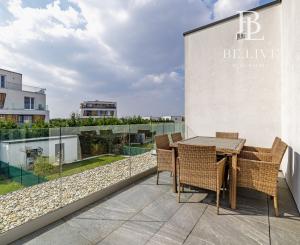 BE.LIVE COMPANY- PREDAJ- 4-IZBOVÝ- RODINNÝ DOM- 3-PARKOVACIE STÁTIA- TERASA- ZÁHRADA- MALINOVO- TRI VODY 