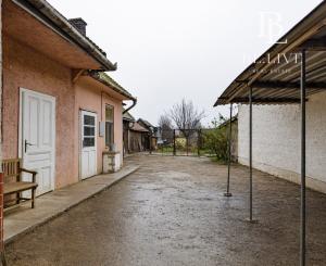 BE.LIVE COMPANY- PREDAJ- RODINNÝ DOM- VÝNIMOČNE VEĽKÝ POZEMOK- GARÁŽ- ZÁHRADA- VLKY- TOMÁŠOV- SENEC