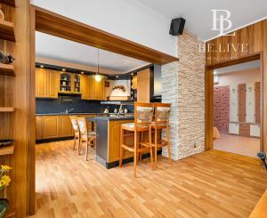 BE.LIVE COMPANY- PRENÁJOM- 3- IZBOVÝ PRIESTRANNÝ BYT- KOMPLETNE ZARIADENÝ- GARÁŽOVÉ STÁTIE- MATEJKOVA- BRATISLAVA