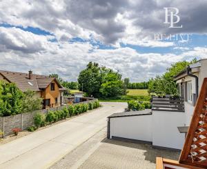 BE.LIVE COMPANY- PREDAJ- PRIESTRANNÝ- 3- IZBOVÝ BYT- BALKÓN-PARKOVACIE MIESTO- DUNAJSKÁ ULICA- BERNOLÁKOVO
