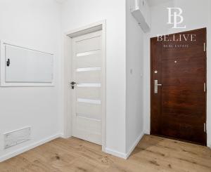 BE.LIVE COMPANY- NA PREDAJ- NADŠTANDARNE VEĽKÝ- ZREKONŠTRUOVANÝ- 3- IZBOVÝ BYT- LOGGIA- PIVNIČNÁ KOBKA- NOBELOVA ULICA- BRATISLAVA