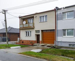BE.LIVE COMPANY- PREDAJ- RODINNÝ DOM- VÝNIMOČNE VEĽKÝ POZEMOK- GARÁŽ- ZÁHRADA- VLKY- TOMÁŠOV- SENEC