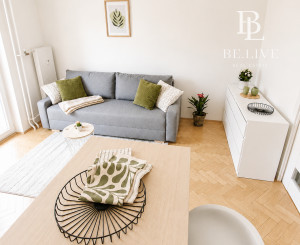 OFF PONUKA- NA PREDAJ- KOMPLETNE ZREKONŠTRUOVANÝ - MODERNÝ 1- IZBOVÝ BYT S ODDELENOU SPÁĽŇOU A BALKÓNOM- BRATISLAVA- NOVÉ MESTO- ČSL PARAŠUTISTOV 