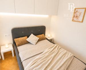 NA PREDAJ- KOMPLETNE ZREKONŠTRUOVANÝ - MODERNÝ 1- IZBOVÝ BYT S ODDELENOU SPÁĽŇOU A BALKÓNOM- BRATISLAVA- NOVÉ MESTO- ČSL PARAŠUTISTOV 