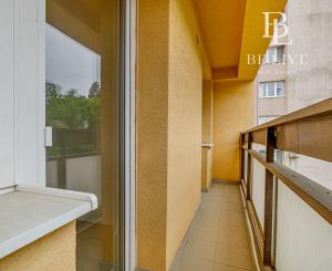 BE.LIVE COMPANY- NA PREDAJ- mZREKONŠTRUOVANÝ- 3- IZBOVÝ BYT- LOGGIA- PIVNIČNÁ KOBKA- NOBELOVA ULICA- BRATISLAVA