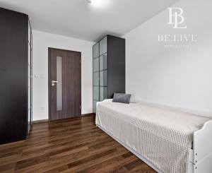 BE.LIVE COMPANY- PREDAJ- 3- IZBOVÝ MEZONET- ZÁHRADA- DVE PARKOVACIE MIESTA- RIEČNA ULICA- ROVINKA