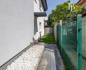 BE.LIVE COMPANY- PREDAJ- 3- IZBOVÝ MEZONET- ZÁHRADA- DVE PARKOVACIE MIESTA- RIEČNA ULICA- ROVINKA