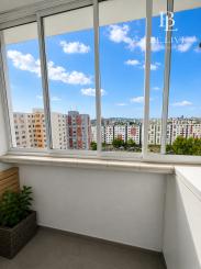 OFF PONUKA – NA PREDAJ – PRIESTRANNÝ 3-IZBOVÝ BYT – 69 m² + LODŽIA – KLIMATIZÁCIA – BUDATÍNSKA – PETRŽALKA