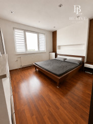NA PREDAJ – PRIESTRANNÝ 3-IZBOVÝ BYT – 69 m² + LODŽIA – KLIMATIZÁCIA – BUDATÍNSKA – PETRŽALKA