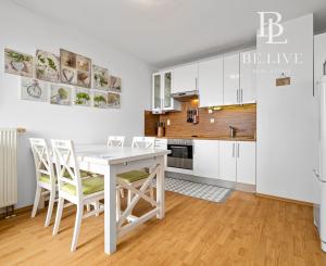 PREDANÝ- BE.LIVE COMPANY- NA PREDAJ- 3-IZBOVÝ BYT- LOGGIA- PIVNIČNÁ KOBKA- VO VYHĽADÁVANOM PROJEKTE OCTOPUS HABITAT- RUŽINOV- MRAZIARENSKÁ