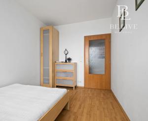PREDANÝ- BE.LIVE COMPANY- NA PREDAJ- 3-IZBOVÝ BYT- LOGGIA- PIVNIČNÁ KOBKA- VO VYHĽADÁVANOM PROJEKTE OCTOPUS HABITAT- RUŽINOV- MRAZIARENSKÁ