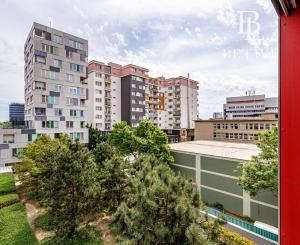 PREDANÝ- BE.LIVE COMPANY- NA PREDAJ- 3-IZBOVÝ BYT- LOGGIA- PIVNIČNÁ KOBKA- VO VYHĽADÁVANOM PROJEKTE OCTOPUS HABITAT- RUŽINOV- MRAZIARENSKÁ