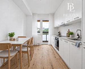 BE.LIVE COMPANY- NA PREDAJ- ZREKONŠTRUOVANÝ- 3- IZBOVÝ BYT- LOGGIA- PIVNIČNÁ KOBKA- NOBELOVA ULICA- BRATISLAVA