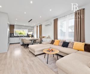 BE.LIVE COMPANY | PREDAJ | 4-IZBOVÝ RODINNÝ DOM S VEĽKOU GARÁŽOU | 704 m² POZEMOK | KVETOSLAVOV – NOVÁ TULIPA