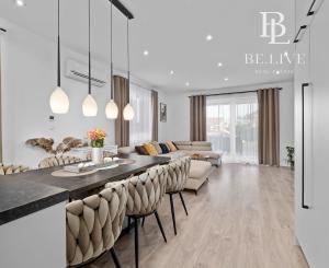 BE.LIVE COMPANY | PREDAJ | 4-IZBOVÝ RODINNÝ DOM S VEĽKOU GARÁŽOU | 704 m² POZEMOK | KVETOSLAVOV – NOVÁ TULIPA
