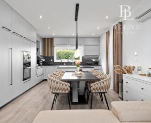 BE.LIVE COMPANY | PREDAJ | 4-IZBOVÝ RODINNÝ DOM S VEĽKOU GARÁŽOU | 704 m² POZEMOK | KVETOSLAVOV – NOVÁ TULIPA